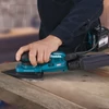 Makita BO006CGZ Delta akkus rezgőcsiszoló 40V MAX XGT munka közben