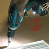 Makita DFS452RFJ akkus csavarbehajtó munka közben